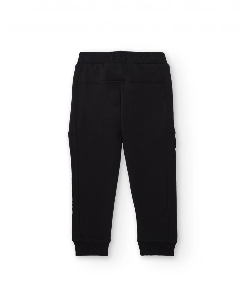pantalon-jogger-negro-con-bolsillo-lateral-y-estampado-para-nino (1)