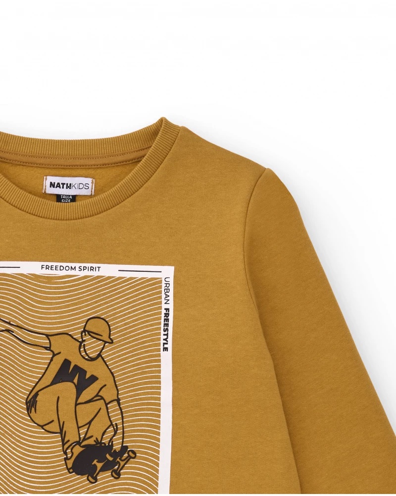 sudadera-mostaza-para-nino-con-estampado-de-skater (2)